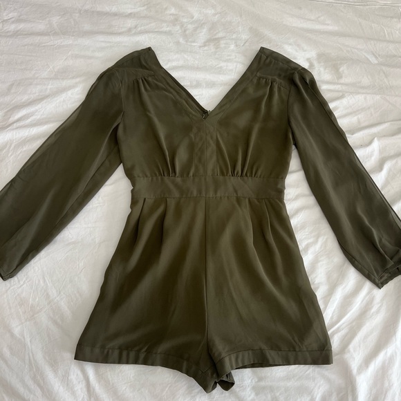Olive romper with open sleeves - Picture 1 of 1